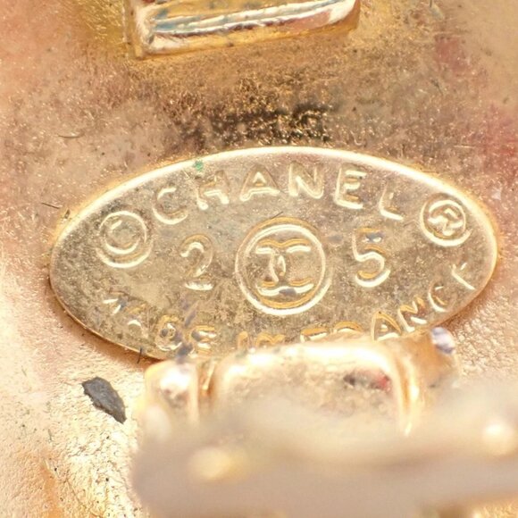 CHANEL CC Logo Round Button Earrings Clip-On 2 5 Gold Vintage - Picture 9 of 9